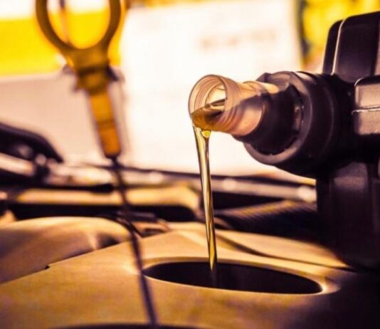 Коли насправді потрібно міняти моторне масло: порада від фахівця