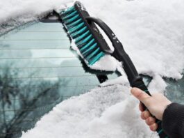 Експерт назвав речі, які обов’язково мають бути в авто взимку