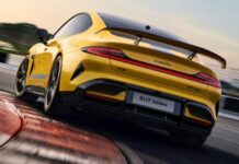 Китай готує нові правила для швидких авто та електрокарів