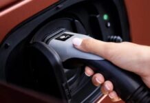 У Німеччині планують зробити зарядку гібридів обов’язковою