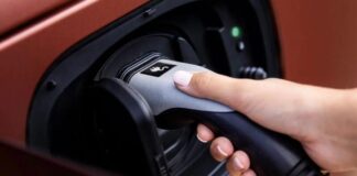 У Німеччині планують зробити зарядку гібридів обов’язковою