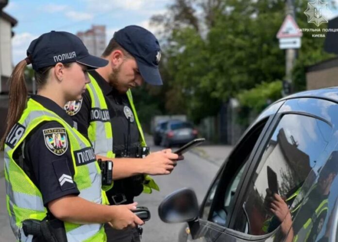 Як правильно поводитися під час зупинки поліцією, щоб уникнути штрафу