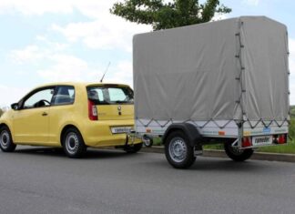 Керування автомобілем із причепом: що дозволяє закон і які штрафи загрожують