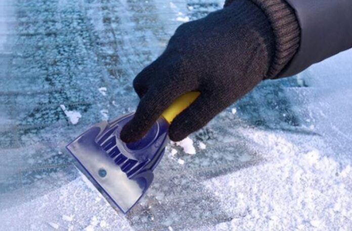 Топ-5 речей, які врятують вас узимку на дорозі