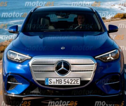 Mercedes GLA 2026 отримає оновлений дизайн і електрифіковану версію (ФОТО)