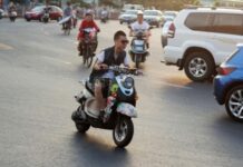 Керування мопедом в Україні: які документи потрібні та які штрафи загрожують Керування мопедом в Україні: які документи потрібні та які штрафи загрожують