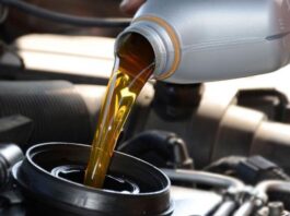 Міняємо масло правильно: чому 10 тисяч кілометрів не завжди оптимально Міняємо масло правильно: чому 10 тисяч кілометрів не завжди оптимально