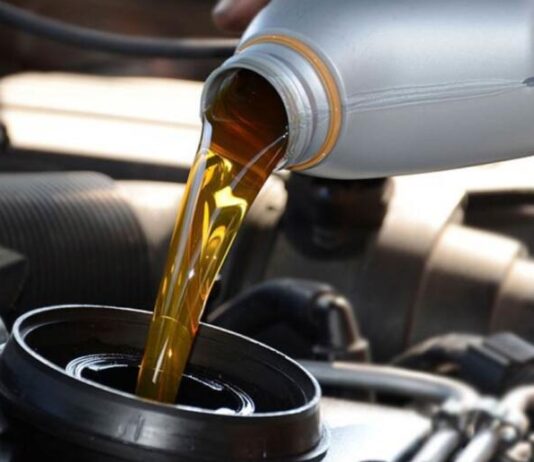 Міняємо масло правильно: чому 10 тисяч кілометрів не завжди оптимально Міняємо масло правильно: чому 10 тисяч кілометрів не завжди оптимально