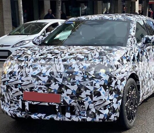 Nissan Juke 2026 вперше помічено під час дорожніх випробувань Nissan Juke 2026 вперше помічено під час дорожніх випробувань