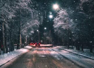 Як безпечно їздити взимку вночі: поради для новачків