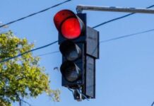 Коли можна їхати на червоний сигнал світлофора: винятки з ПДР Коли можна їхати на червоний сигнал світлофора: винятки з ПДР