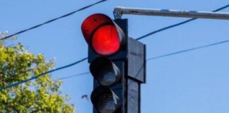 Коли можна їхати на червоний сигнал світлофора: винятки з ПДР