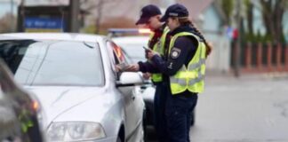 Водій не зобов’язаний виконувати вимоги поліції при незаконній зупинці