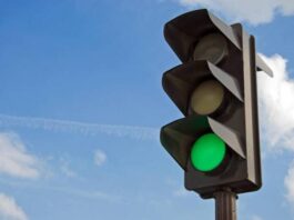 Коли можна проїхати на жовтий сигнал світлофора: пояснення правил і штрафів