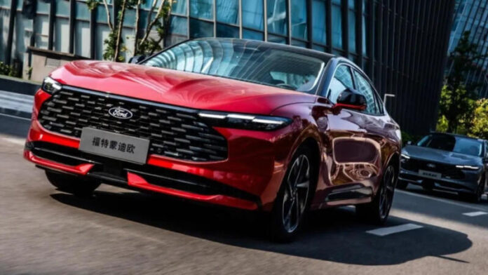 hK8TRQESx3 Оновлений Ford Mondeo вражає інтер’єром і гаджетами (фото)