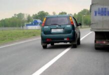 Перетин суцільної смуги в Україні: коли можна втратити права і який штраф загрожує Перетин суцільної смуги в Україні: коли можна втратити права і який штраф загрожує