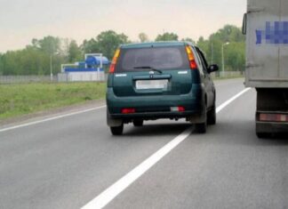 Перетин суцільної смуги в Україні: коли можна втратити права і який штраф загрожує Перетин суцільної смуги в Україні: коли можна втратити права і який штраф загрожує