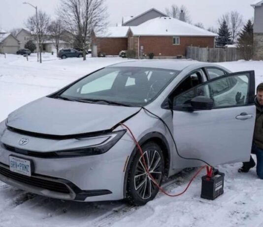 Власник нового Toyota Prius розкритикував машину за проблеми в мороз Власник нового Toyota Prius розкритикував машину за проблеми в мороз
