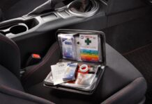 Чи повинен водій показувати аптечку поліції: пояснення законодавства Чи повинен водій показувати аптечку поліції: пояснення законодавства