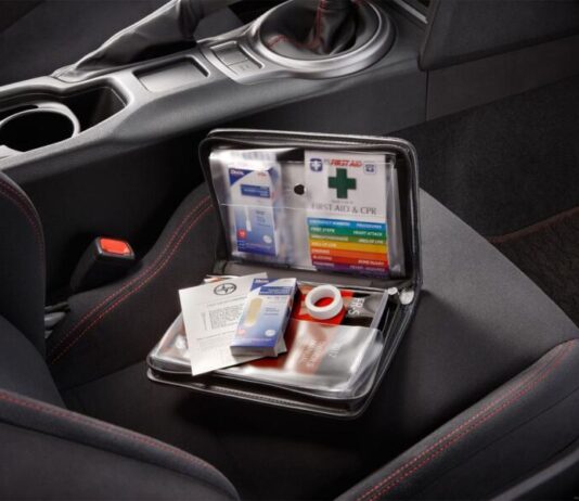 Чи повинен водій показувати аптечку поліції: пояснення законодавства Чи повинен водій показувати аптечку поліції: пояснення законодавства