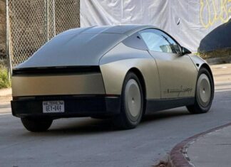 Tesla Cybercab без керма вперше з’явилась на вулицях Tesla Cybercab без керма вперше з’явилась на вулицях