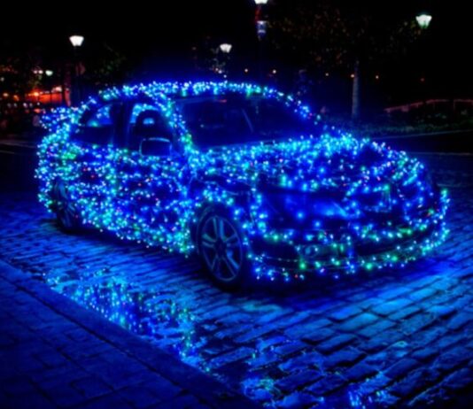 Святкові прикраси на авто: що дозволено, а що карають штрафом Святкові прикраси на авто: що дозволено, а що карають штрафом