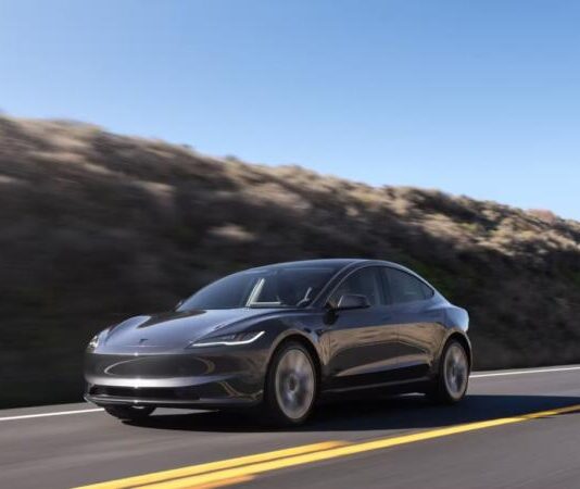 Tesla представила в Європі здешевлену Model 3 з ціною від 37 970 євро