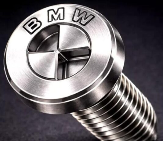 BMW запатентувала гвинти з логотипом, які відкручуються лише спецінструментом BMW запатентувала гвинти з логотипом, які відкручуються лише спецінструментом