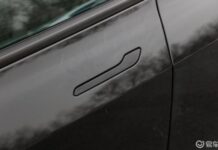 NHTSA почало перевірку Tesla Model 3 через аварійне відмикання дверей NHTSA почало перевірку Tesla Model 3 через аварійне відмикання дверей