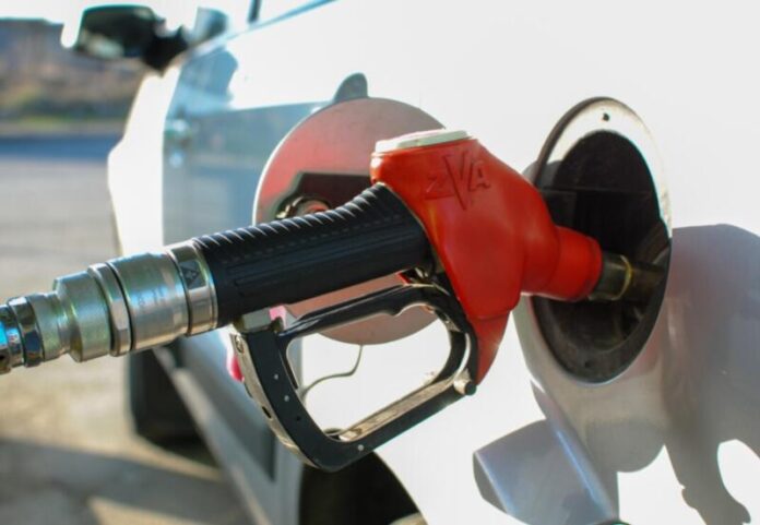 Чому пістолет на АЗС відключається раніше до повного наповнення бака