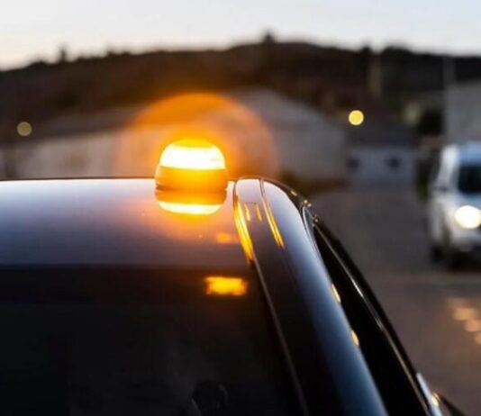 ЄС впроваджує сучасний аварійний сигнал: V16 замість трикутника ЄС впроваджує сучасний аварійний сигнал: V16 замість трикутника