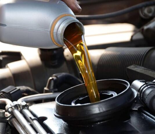 В автосервісі пояснили, чому масло в двигуні стало швидко чорніти
