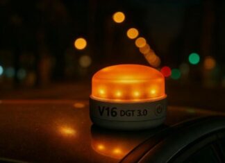 В Європі вводять маячки V16 замість знаків аварійної зупинки В Європі вводять маячки V16 замість знаків аварійної зупинки