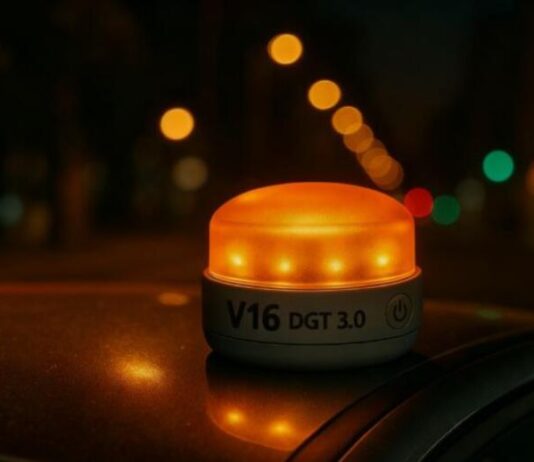 В Європі вводять маячки V16 замість знаків аварійної зупинки В Європі вводять маячки V16 замість знаків аварійної зупинки