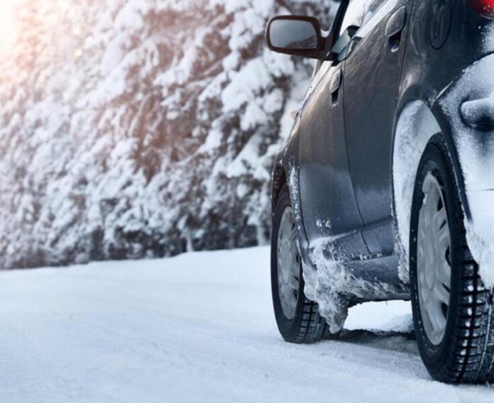 Експерт розвіяв головний міф про гальма в автомобілі взимку
