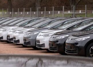 В Україні виник дефіцит зелених номерів для електромобілів В Україні виник дефіцит зелених номерів для електромобілів