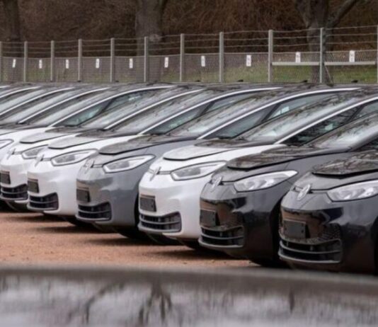 В Україні виник дефіцит зелених номерів для електромобілів В Україні виник дефіцит зелених номерів для електромобілів