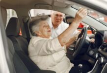 В Україні можуть скоротити термін дії водійських прав для людей старше 65 років В Україні можуть скоротити термін дії водійських прав для людей старше 65 років