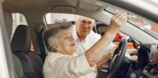 В Україні можуть скоротити термін дії водійських прав для людей старше 65 років