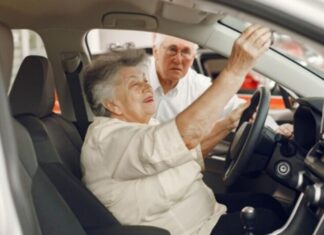 В Україні можуть скоротити термін дії водійських прав для людей старше 65 років В Україні можуть скоротити термін дії водійських прав для людей старше 65 років