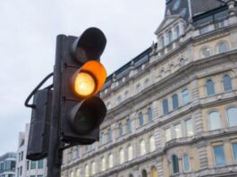 Що робити водієві, якщо загорівся жовтий сигнал світлофор Що робити водієві, якщо загорівся жовтий сигнал світлофор