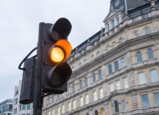 Що робити водієві, якщо загорівся жовтий сигнал світлофор Що робити водієві, якщо загорівся жовтий сигнал світлофор