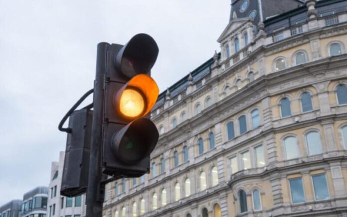 Screenshot_17 Що робити водієві, якщо загорівся жовтий сигнал світлофор