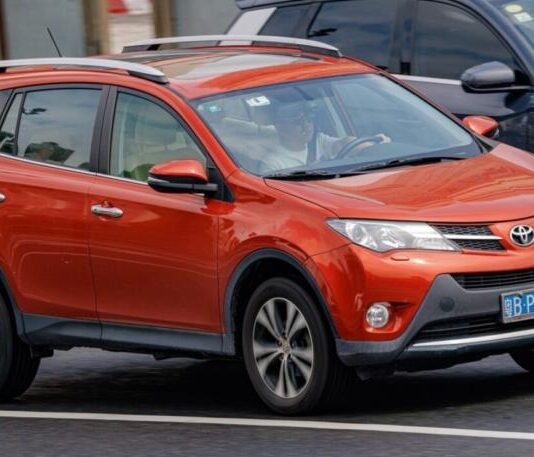 Топ-5 надійних японських кросоверів за 20 тис доларів, які легко проходять 300 тисяч км Топ-5 надійних японських кросоверів за 20 тис доларів, які легко проходять 300 тисяч км