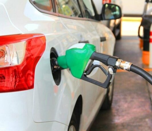 Небезпека на АЗС: чому під час заправки варто забути про смартфон Небезпека на АЗС: чому під час заправки варто забути про смартфон