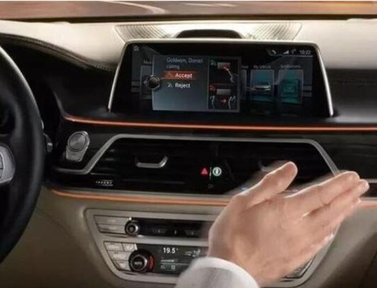 BMW повністю відмовляється від керування жестами у своїх моделях