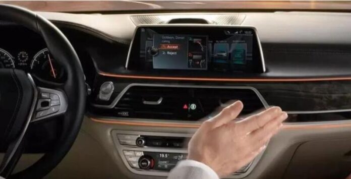 BMW повністю відмовляється від керування жестами у своїх моделях