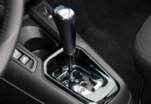 8 типових помилок водіїв, які перейшли з механіки на автомат