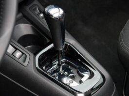 8 типових помилок водіїв, які перейшли з механіки на автомат