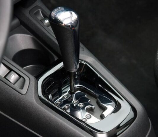 8 типових помилок водіїв, які перейшли з механіки на автомат